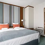 Ξενοδοχείο με διαμερίσματα Rentplanet - Centrum 3*