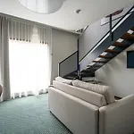 Ξενοδοχείο με διαμερίσματα Rentplanet - Centrum 3*
